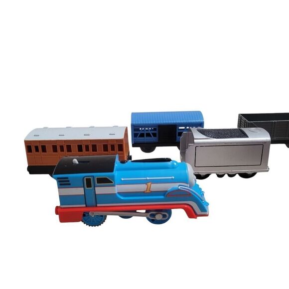 Bundle of battery operated thomas the train cars - Picture 5 of 8